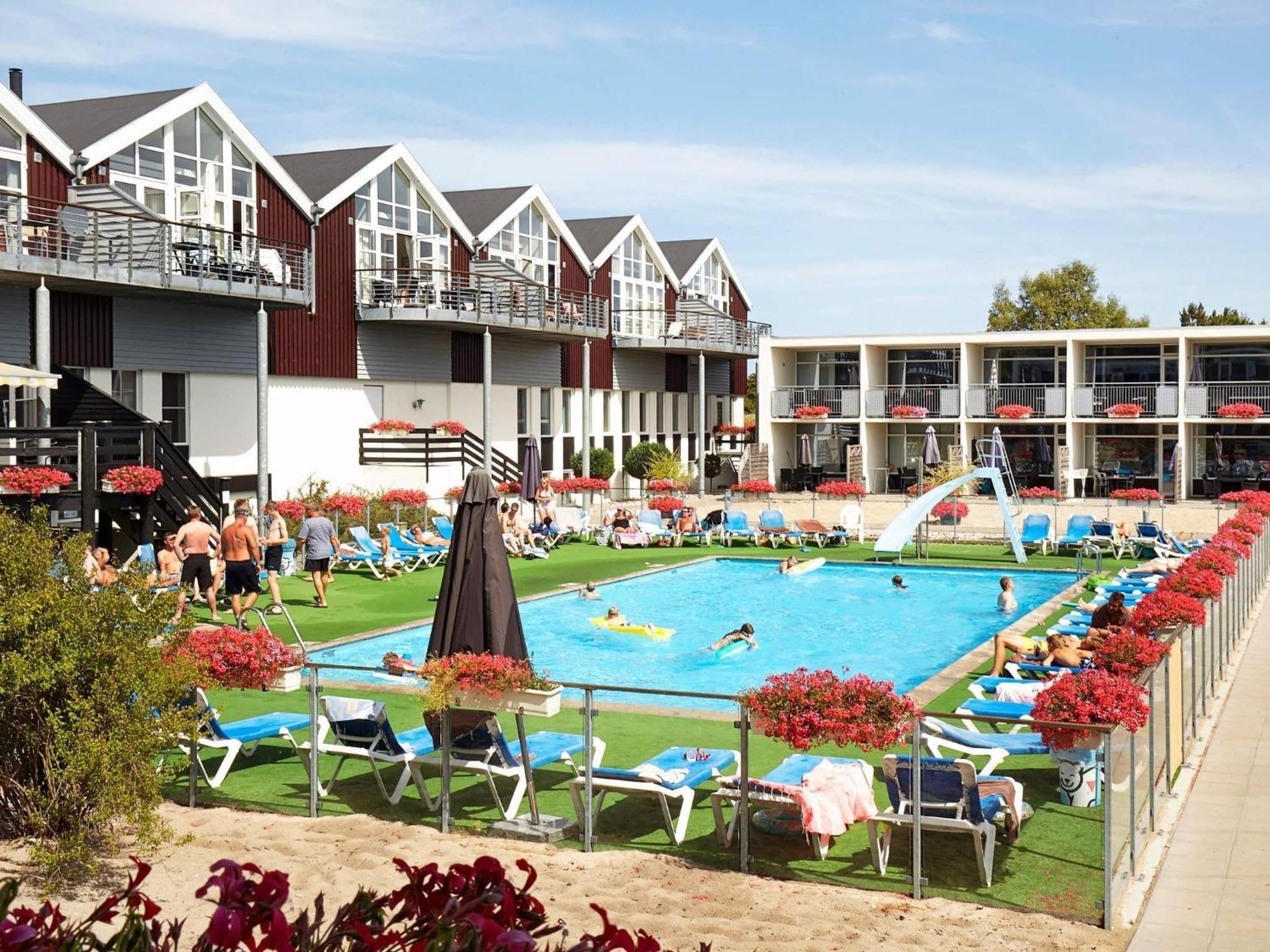 4 Person Holiday Home On A Holiday Park In Glesborg Extérieur photo