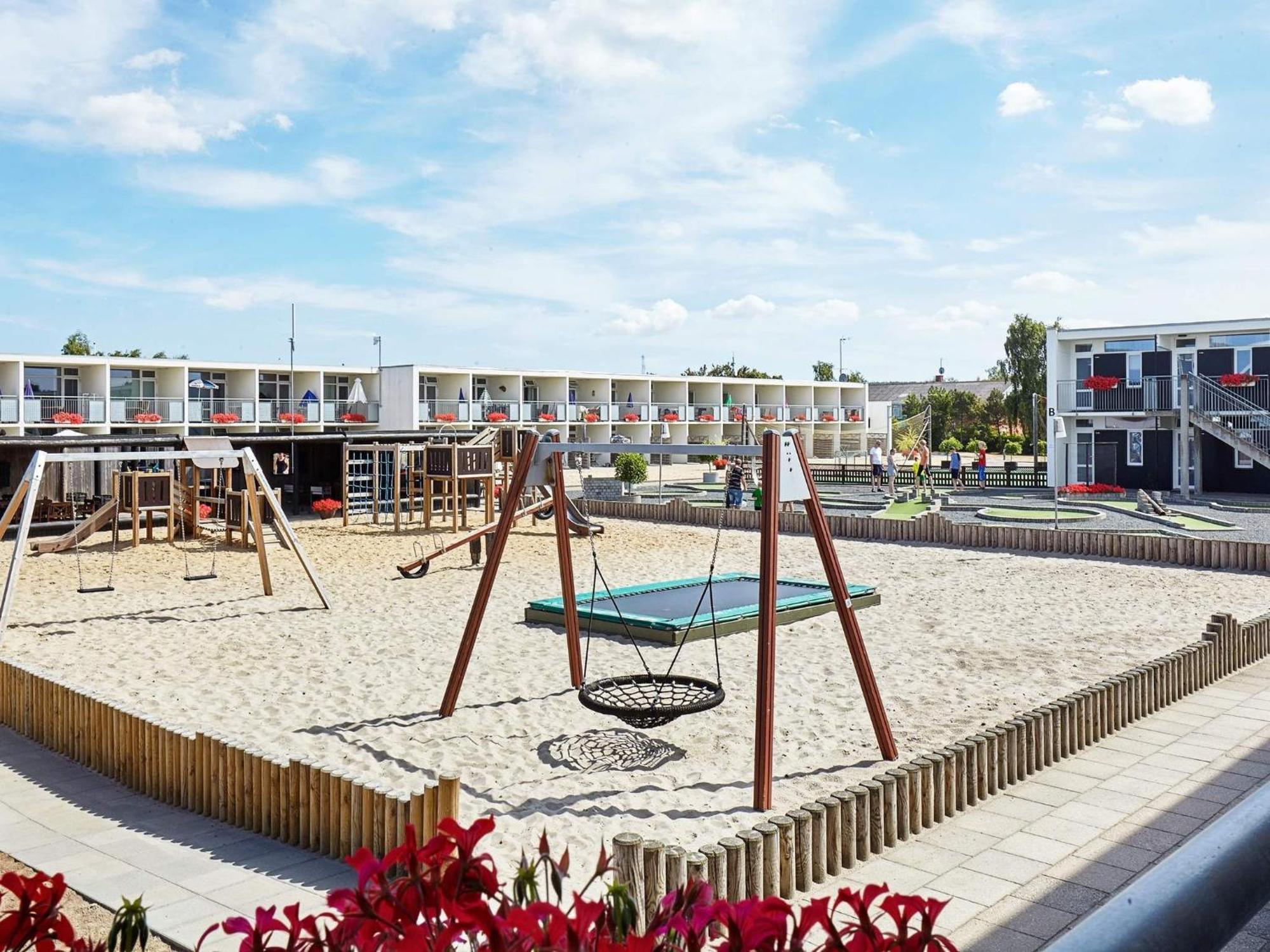 4 Person Holiday Home On A Holiday Park In Glesborg Extérieur photo