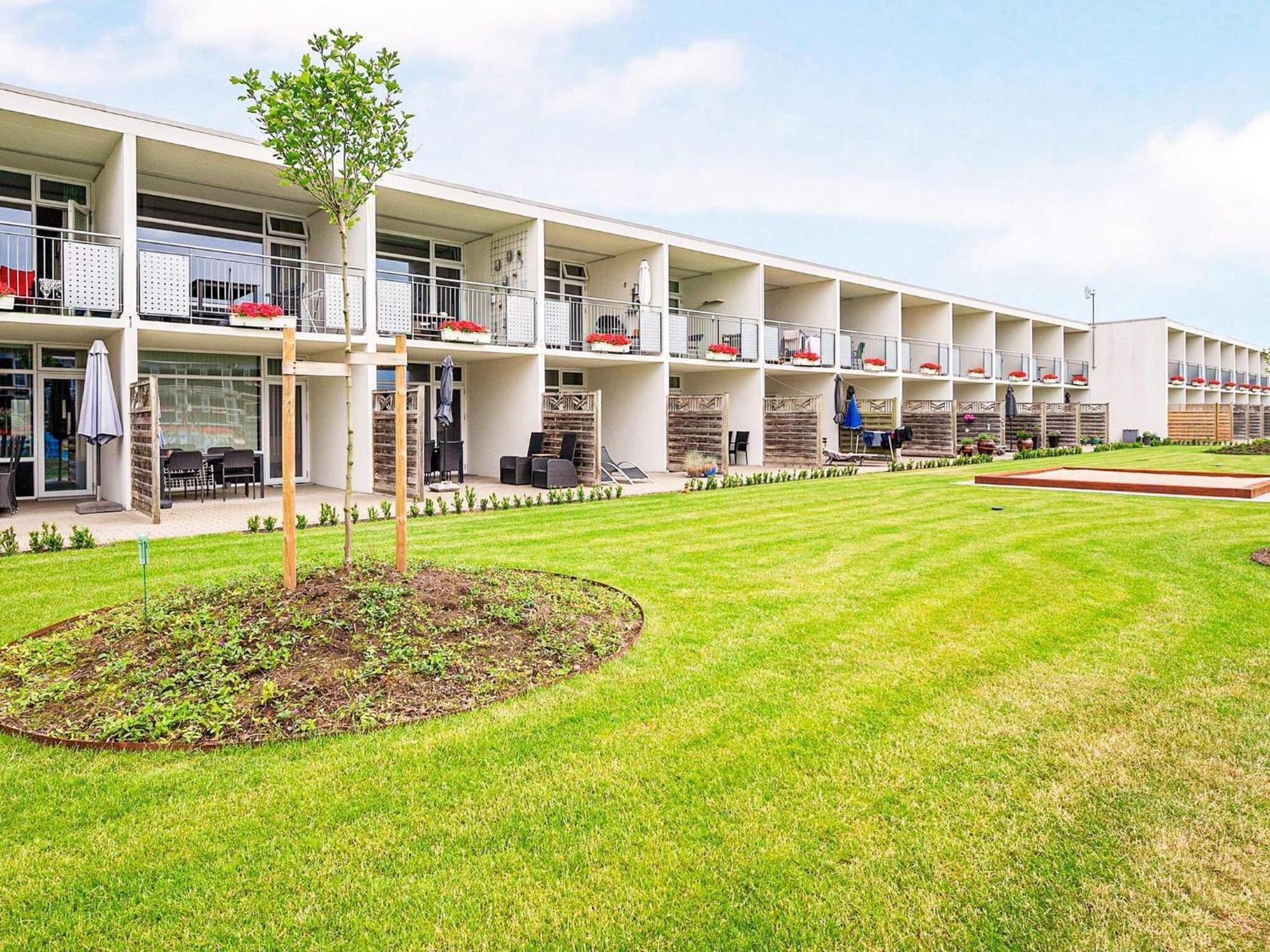 4 Person Holiday Home On A Holiday Park In Glesborg Extérieur photo
