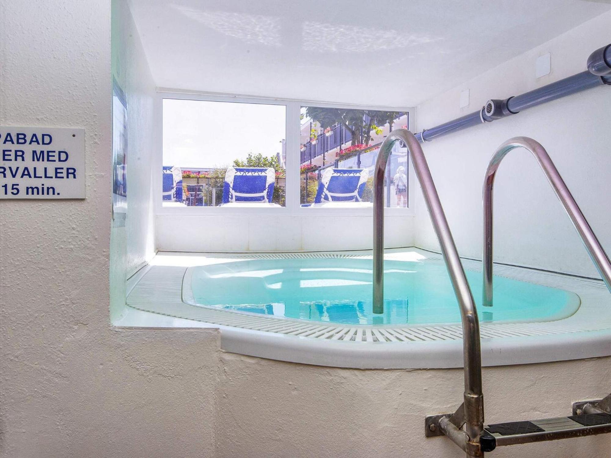 4 Person Holiday Home On A Holiday Park In Glesborg Extérieur photo